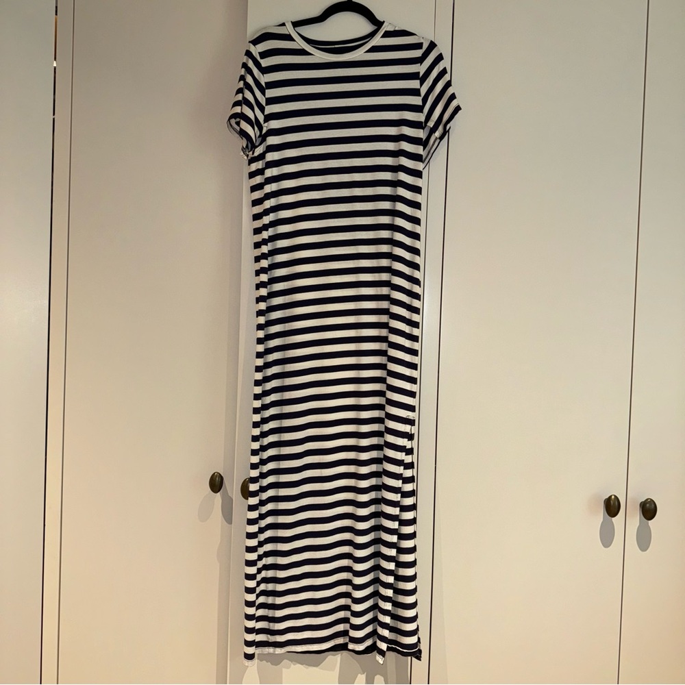 Vineyard Vines navy and white striped maxi dress
